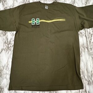 Olive Green Men's Short Sleeve Tee Saturn Auto Car Hybrid Advertisement Merch